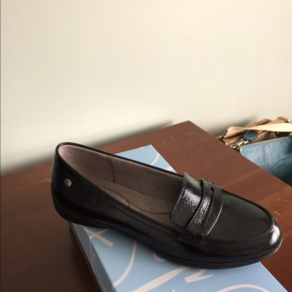 Lifestride black patent penny loafer